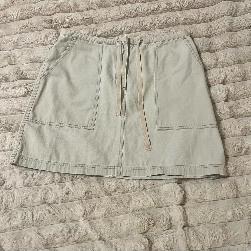 Stylish Cream Mini Skirt with Pockets